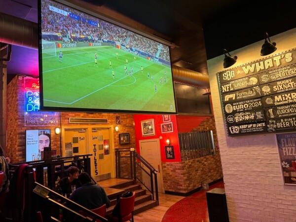 Best Sports Bars in Islington - The Boundary Farringdon