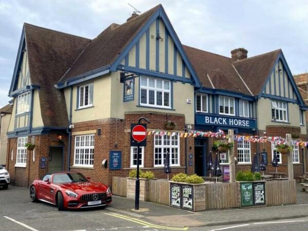 Best Sports Bars in Whitley Bay - Black Horse