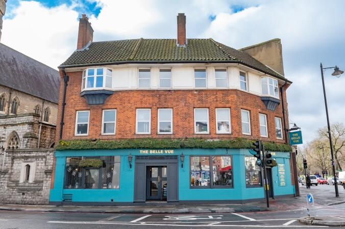 Best Sports Bars in Clapham - Belle Vue