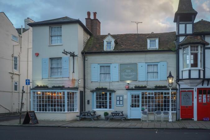 Best Sports Bars in Sandgate - Providence Inne