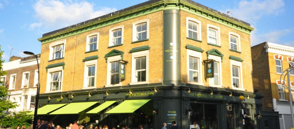 Best Sports Bars in London - Victoria Inn