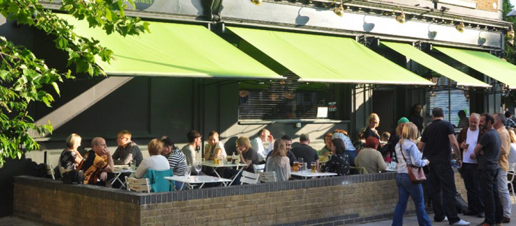 Best Sports Bars in London - Victoria Inn