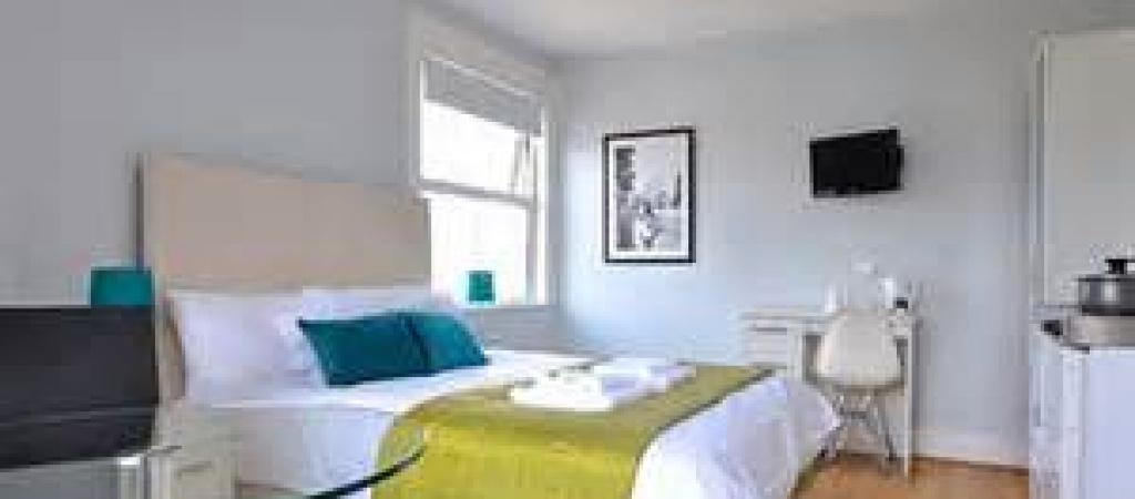 Best Sports Bars in London - Victoria Inn