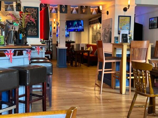 Best Sports Bars in Aylesbury - The Weavers