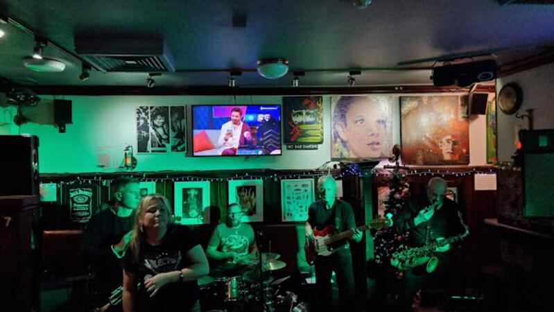 Best Sports Bars in Birmingham - White Horse