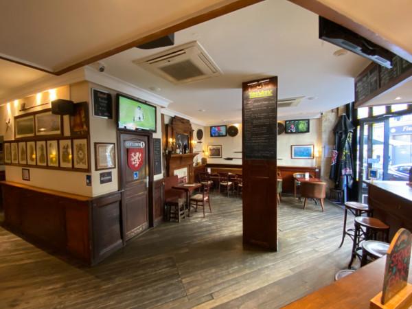 Best Sports Bars in Paris - The Auld Alliance