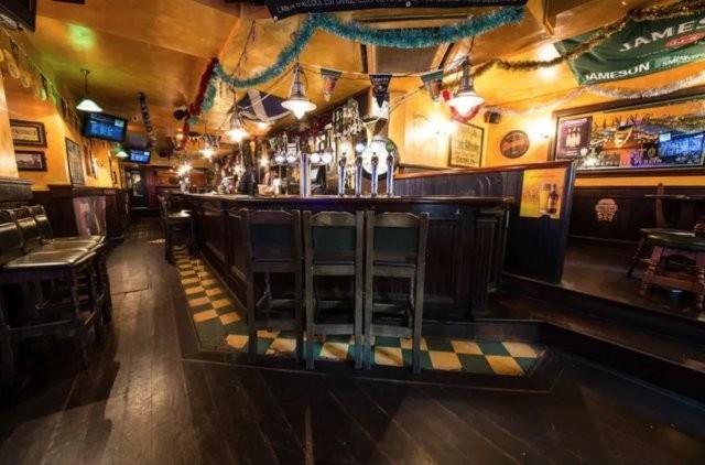 Best Sports Bars in Paris - Corcoran's Clichy
