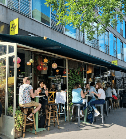 Best Sports Bars in Paris - The Frog and British Library