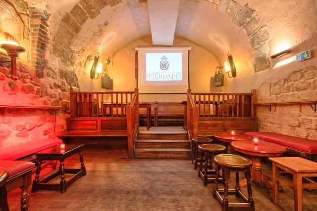 Les Meilleurs Bars à Paris - The Highlander Scottish Pub Paris