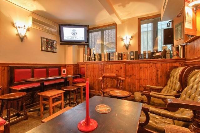 Les Meilleurs Bars à Paris - The Highlander Scottish Pub Paris