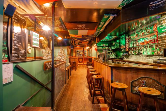 Best Sports Bars in Paris - The Harp Bar
