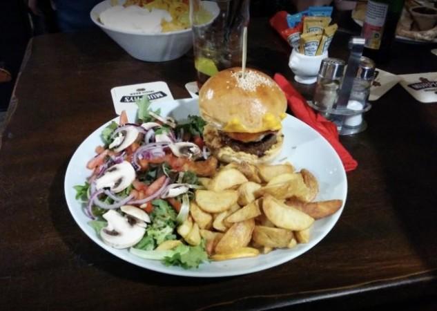 Best Sports Bars in Bordeaux - The Cock and Bull