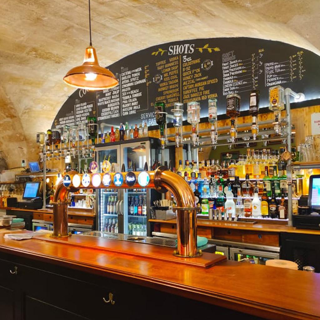 Best Sports Bars in Bordeaux - The Houses of Parliament