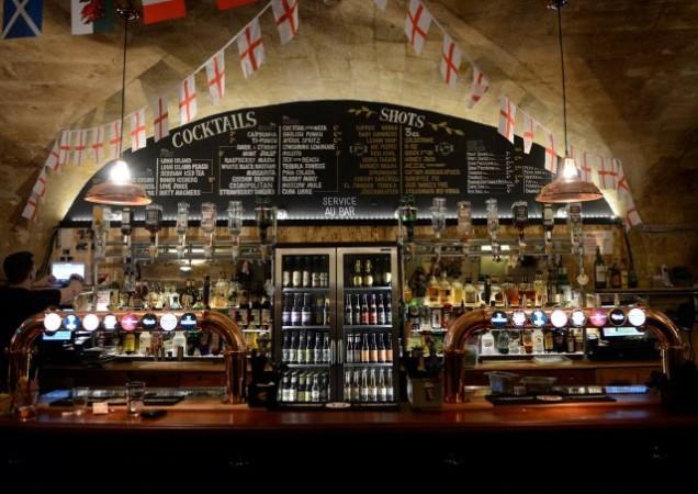 Best Sports Bars in Bordeaux - The Houses of Parliament