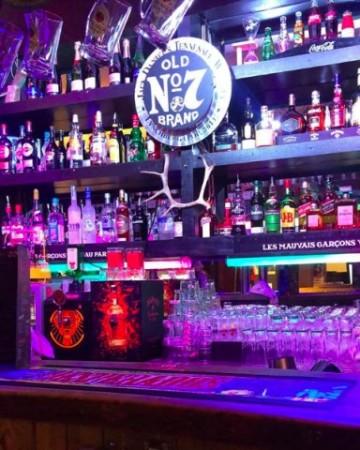 Best Sports Bars in Paris - Rockstar Café