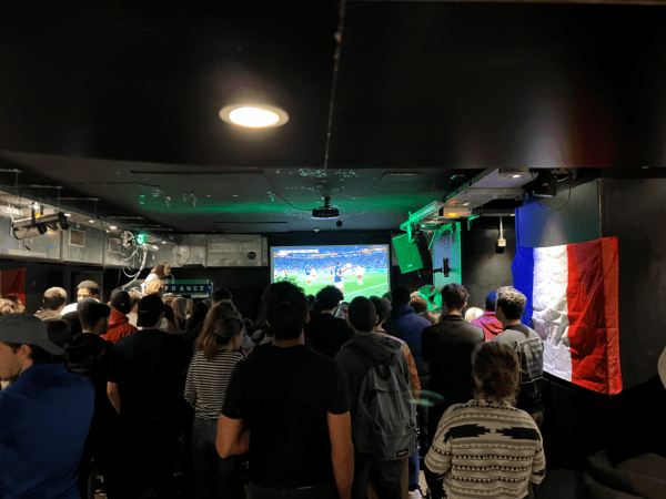 Best Sports Bars in Paris - Belushi's Canal