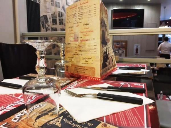 Beste Sportsbars in Paris - Chez Papa Paris Gambetta