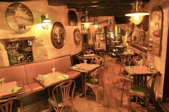 Best Sports Bars in Annecy - Captain Pub