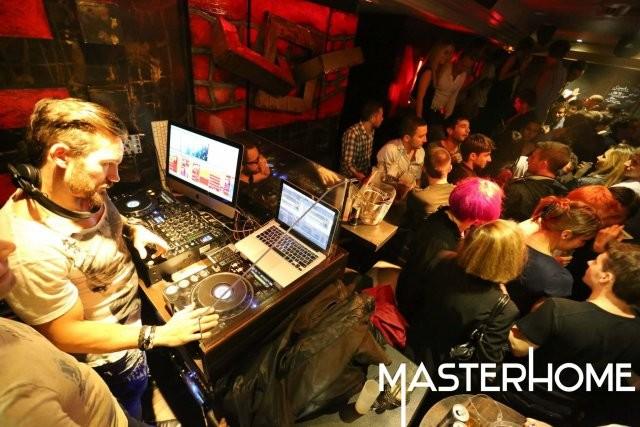 Best Sports Bars in Nice - Master Home