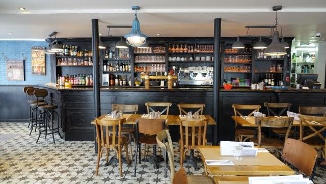 Best Sports Bars in Paris - Le Bistrot du Croissant