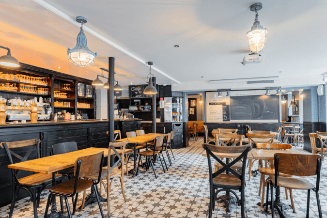 Best Sports Bars in Paris - Le Bistrot du Croissant