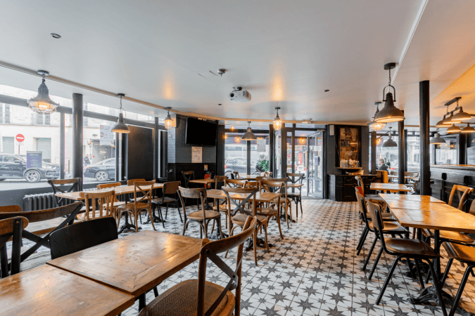 Best Sports Bars in Paris - Le Bistrot du Croissant