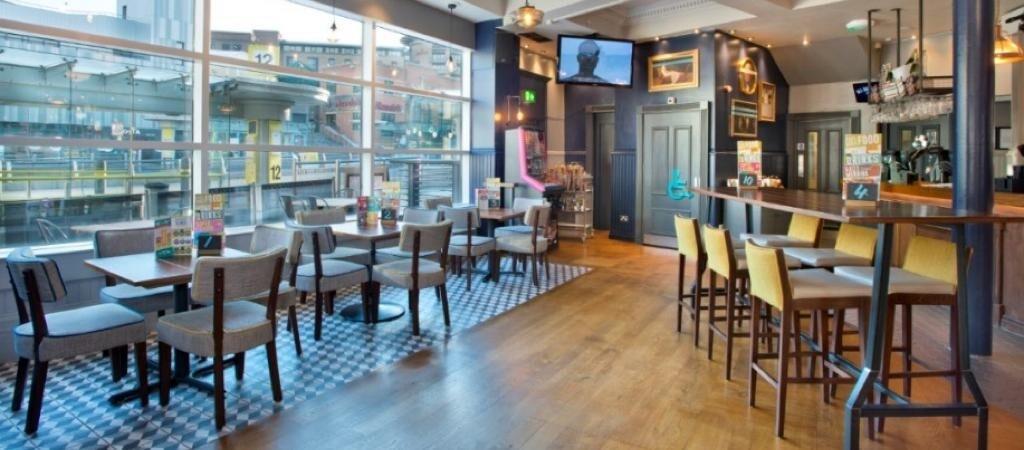 Best Sports Bars in Liverpool - Yates Liverpool (Queen Sq)