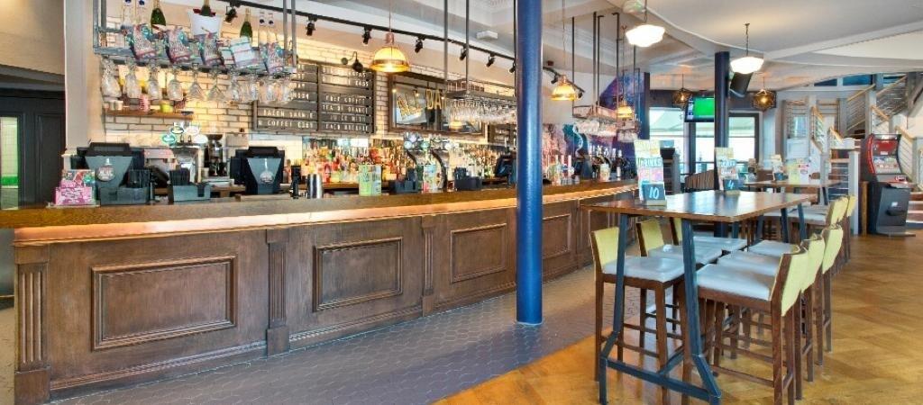 Best Sports Bars in Liverpool - Yates Liverpool (Queen Sq)