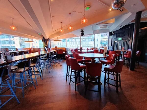 Best Sports Bars in Liverpool - Yates Liverpool (Queen Sq)