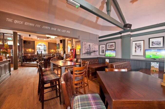 Best Sports Bars in Putney - Fox & Hounds Putney