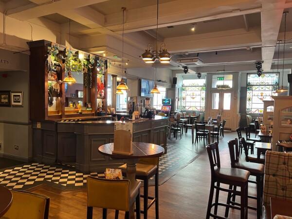 Best Sports Bars in Haringey - Nags Head Wood Green
