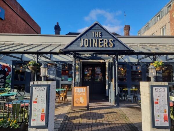 Best Sports Bars in Finchley - The Joiners London
