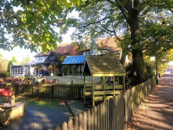 Les Meilleurs Bars à Hindhead - Fox & Pelican