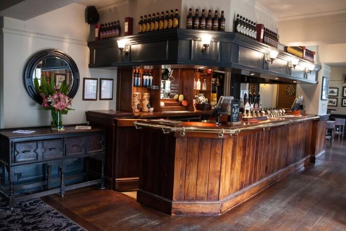 Les Meilleurs Bars à Hindhead - Fox & Pelican