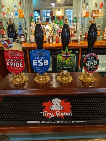 Les Meilleurs Bars à Hindhead - Fox & Pelican