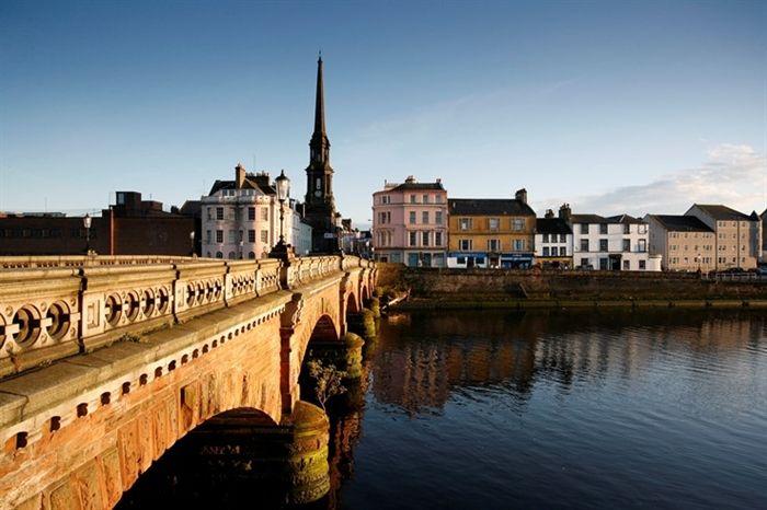 Find the best sports bars in Ayr with FANZO