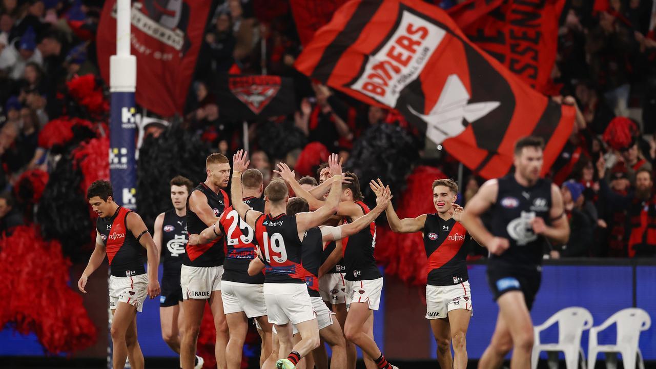 Pubs showing Essendon Bombers , pubs showing Bombers, pubs showing bombers games live, sports bars showing Essendon Bombers  live 