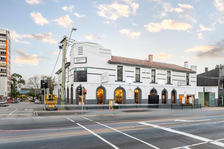 Discover pubs showing live sport in Hawthorn