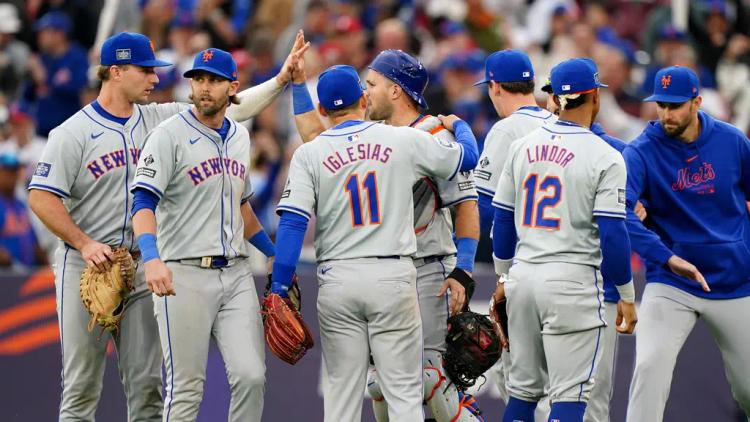 Find the best bars and venues showing live baseball. 