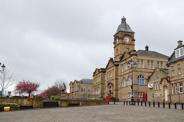 Find the best place to watch sports in Batley.