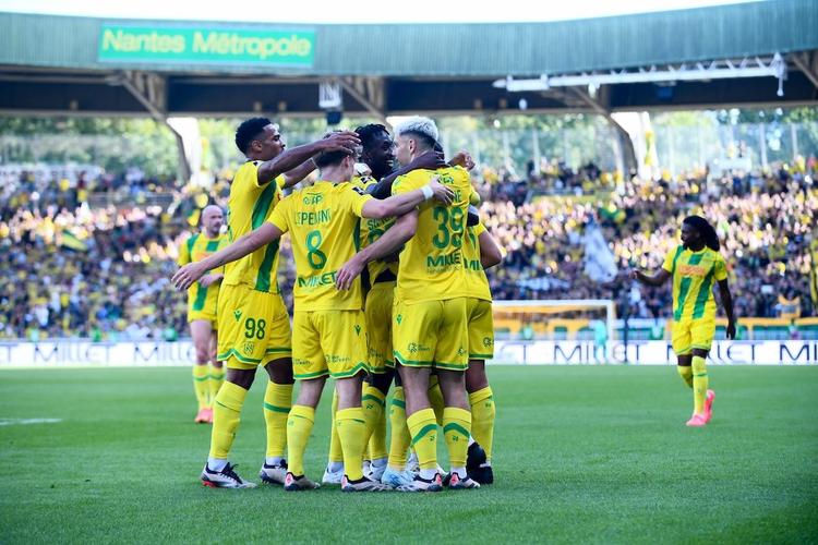 Ne manque aucune rencontre des Canaris avec notre page spéciale FC Nantes.