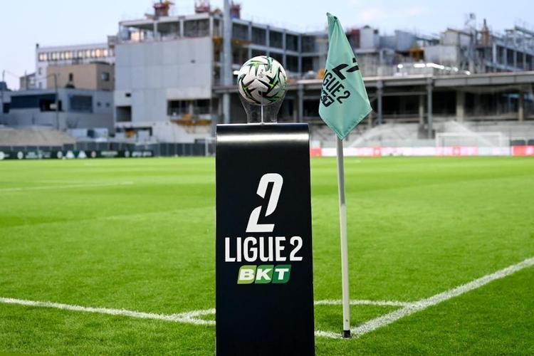 Découvrez l'ascension des clubs de deuxième division qui cherchent à accéder à l'élite.