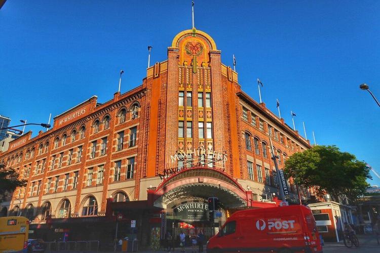 Discover pubs showing live sport in Fortitude Valley