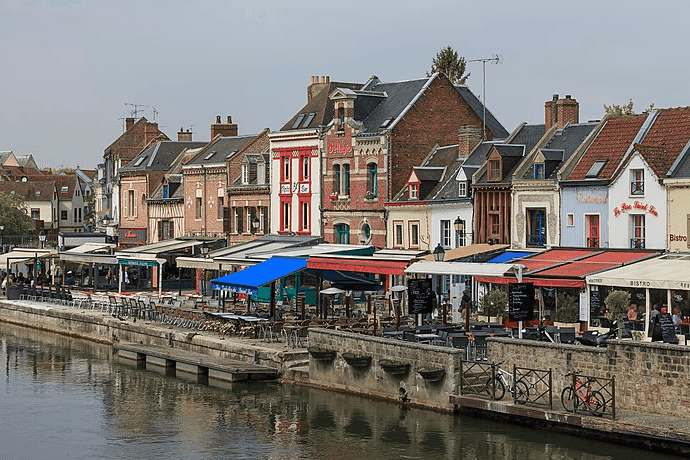Les amateurs de sport à Amiens trouveront des bars animés pour suivre les grandes compétitions.