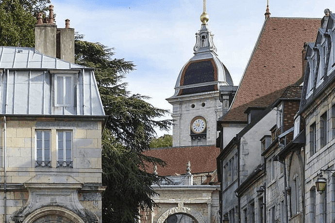 Découvrez les pubs et bars sportifs de Besançon pour partager vos soirées matchs.