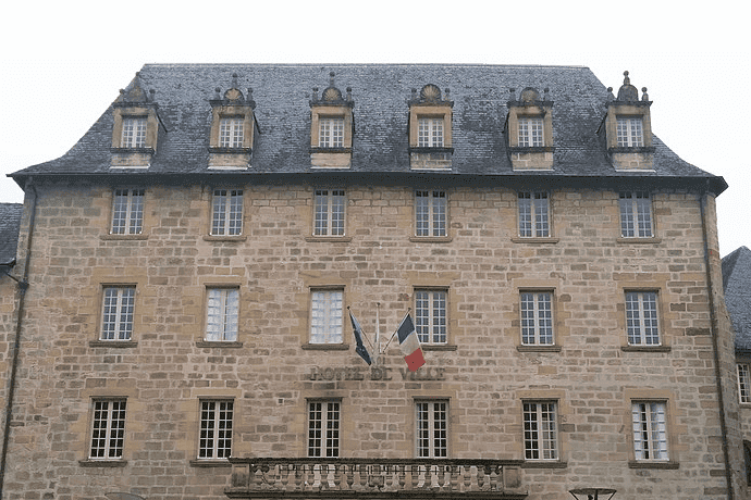 Plongez dans l’ambiance rugby à Brive, terre du CAB et des soirées animées autour du stade Amédée-Domenech.