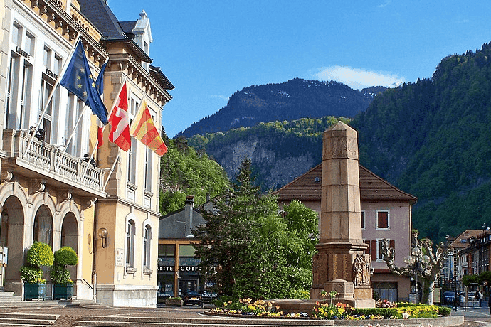 Entre montagne et passion du sport, découvrez où regarder un match dans les bars de Cluses.