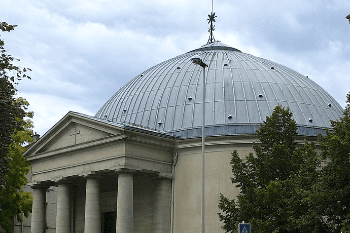 À deux pas de La Défense, trouvez un bar sportif où suivre votre match dans une ambiance conviviale.