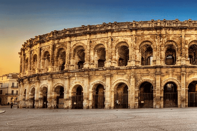 Où regarder du sport à Nîmes ? Découvrez les bars sportifs où vivre vos matchs à fond.