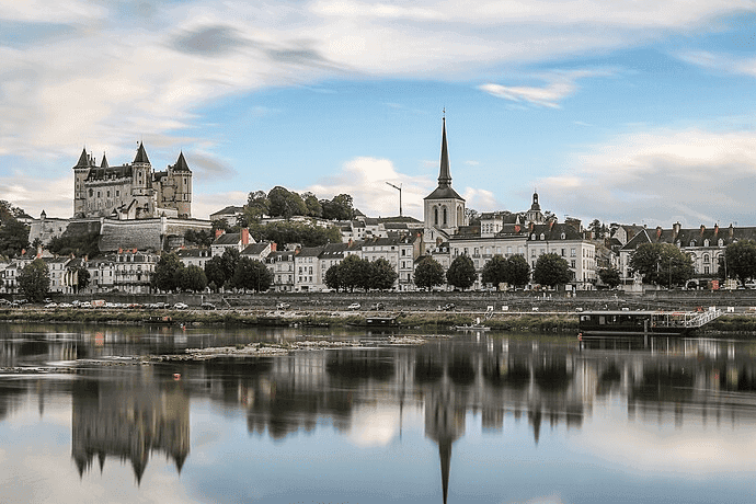 Entre châteaux et rugby, trouvez un bar sportif à Saumur pour suivre vos rencontres préférées.